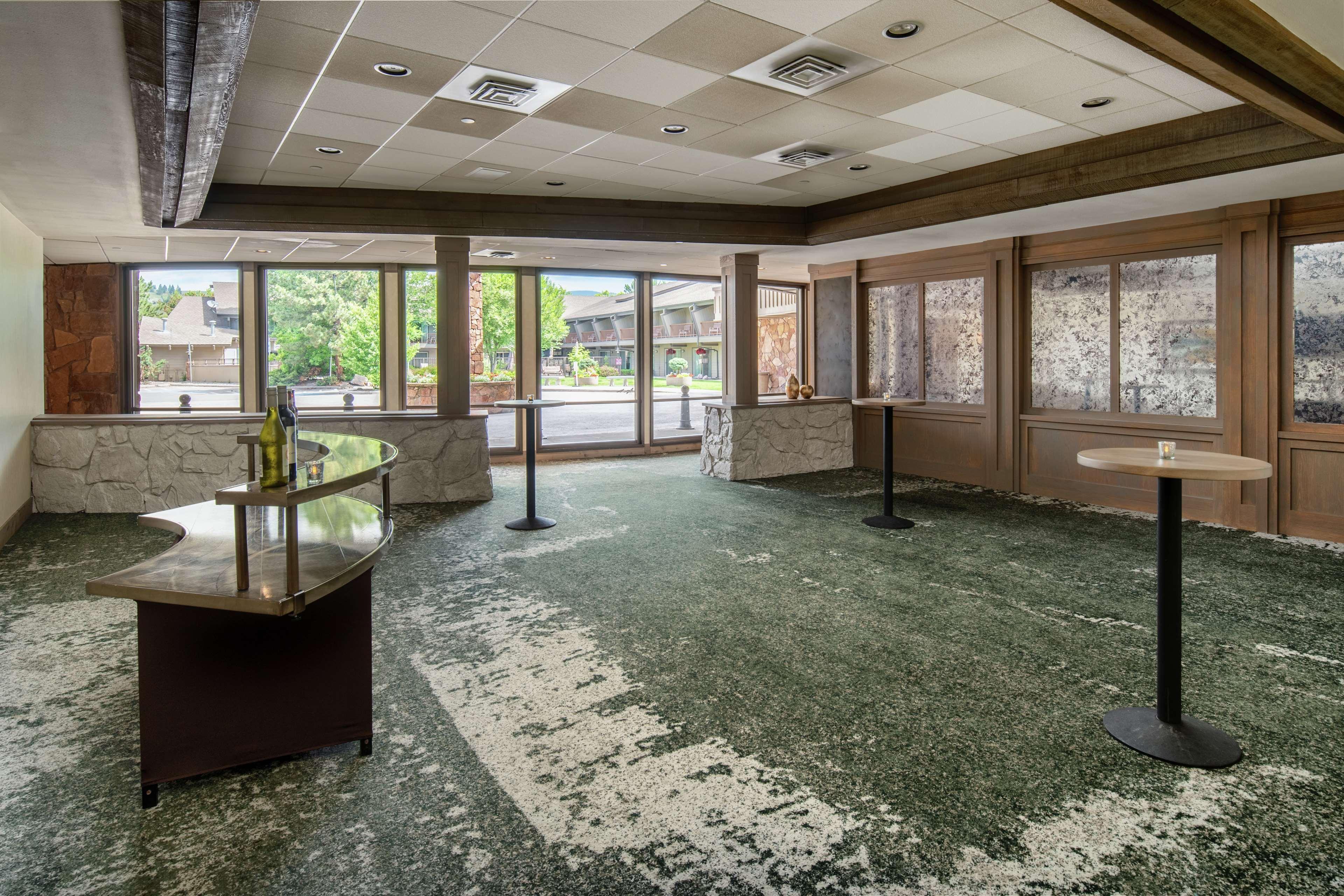 Doubletree By Hilton Missoula Edgewater Hotel Exterior photo