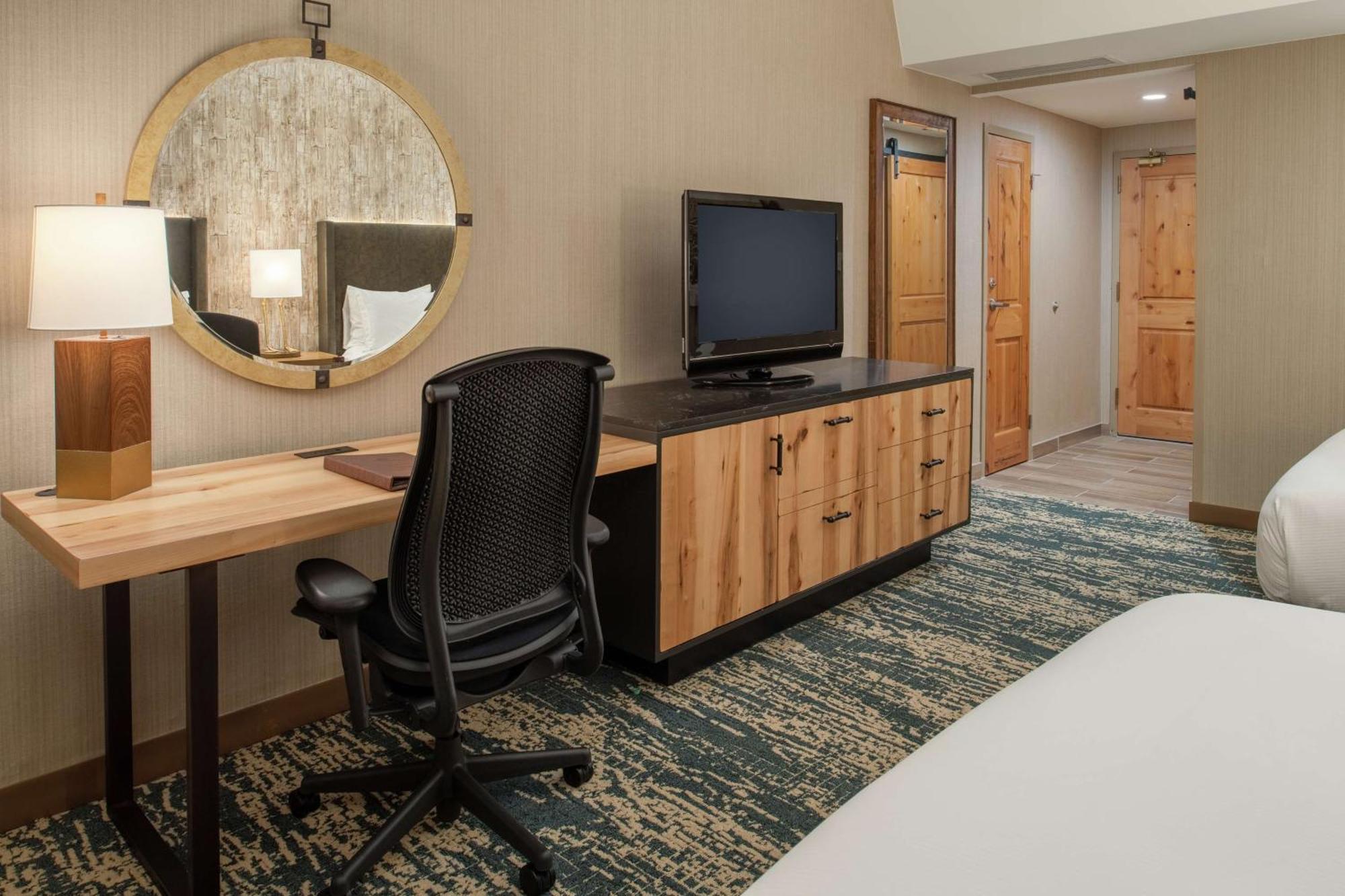 Doubletree By Hilton Missoula Edgewater Hotel Exterior photo