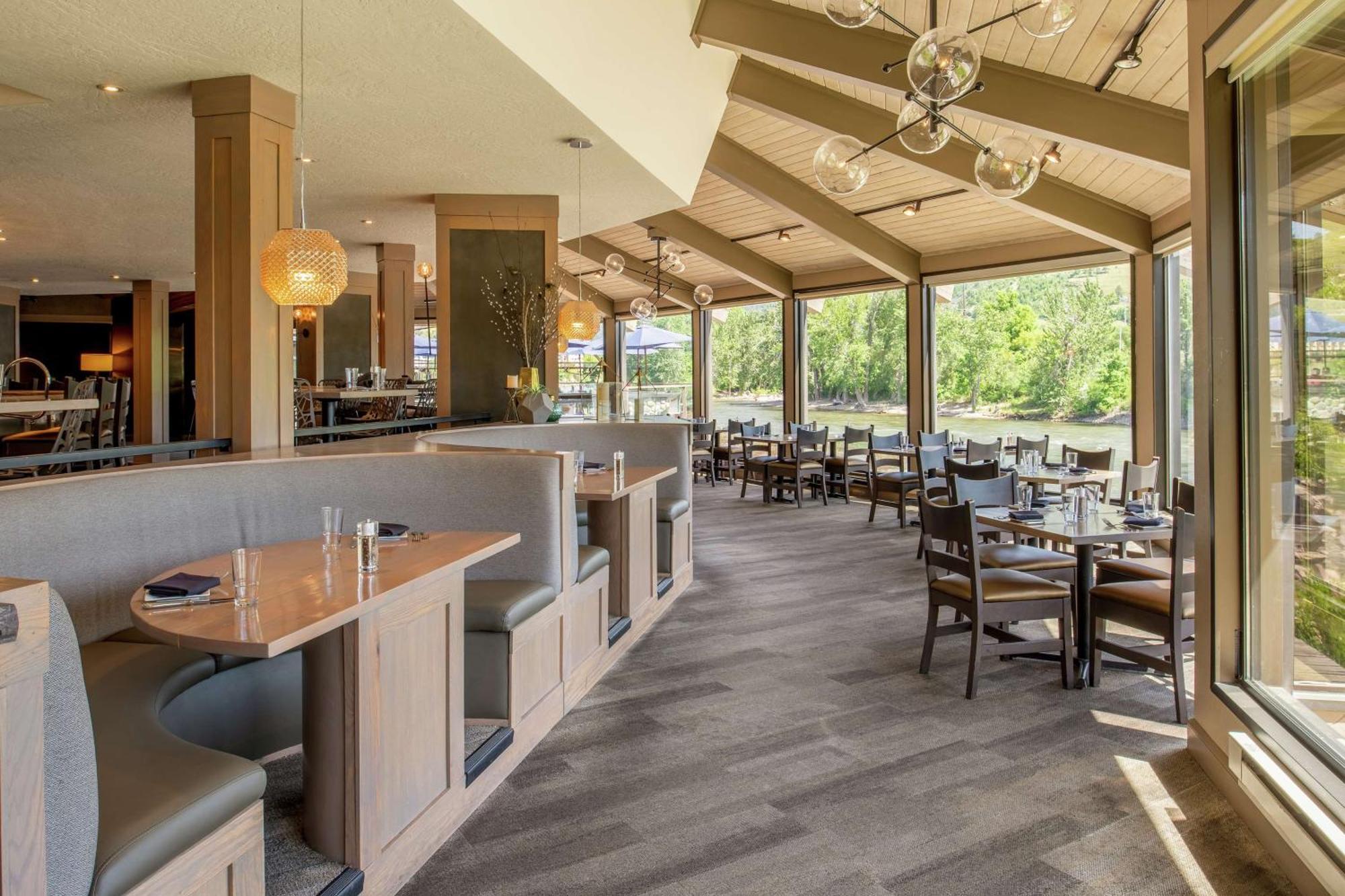 Doubletree By Hilton Missoula Edgewater Hotel Exterior photo