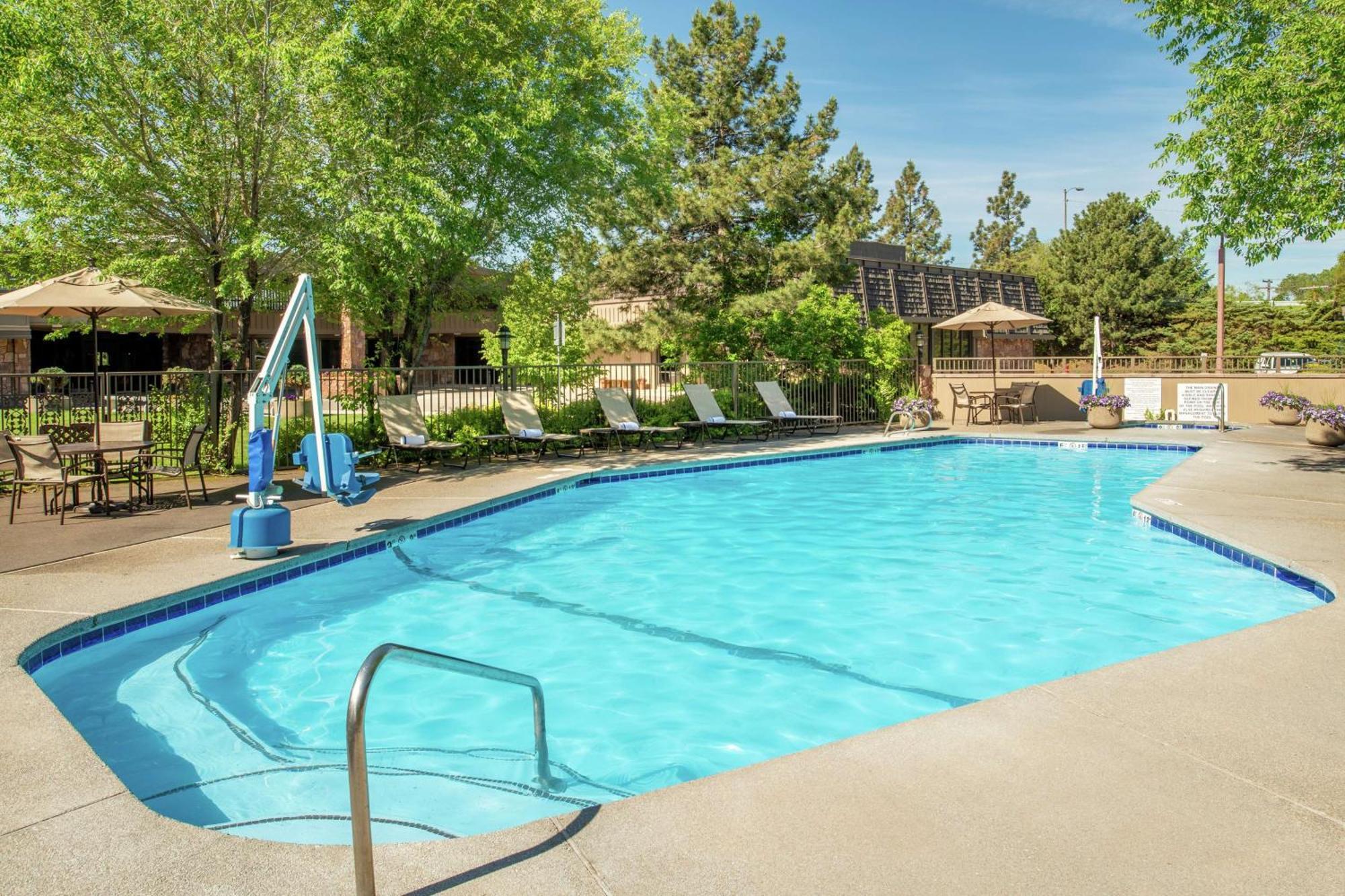 Doubletree By Hilton Missoula Edgewater Hotel Exterior photo